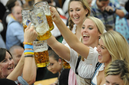 休假制度：欧洲最享受 亚洲最勤奋pg电子模拟器试玩盘点各国带薪(图1)